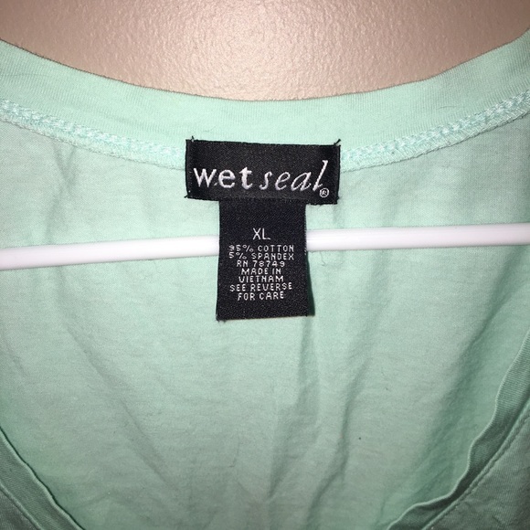 Wet Seal tee - Picture 2 of 2